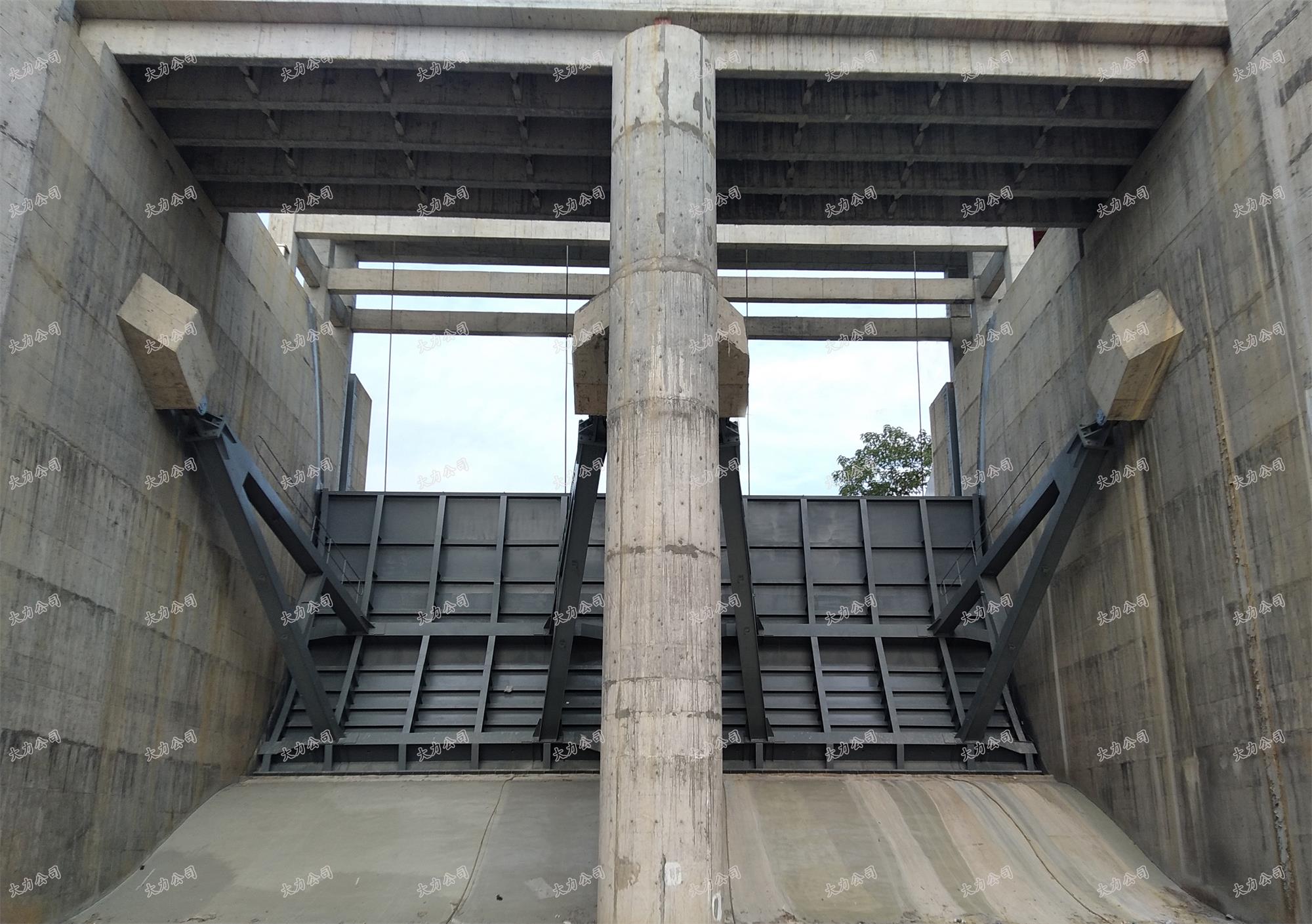 黃石水庫(kù)（卷?yè)P(yáng)啟閉式弧形閘門）